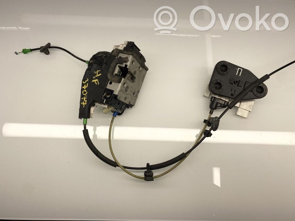 Tesla Model X Priekšpusē slēdzene 
