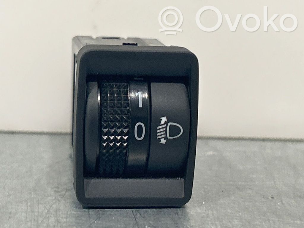 Nissan Note (E12) Light switch 