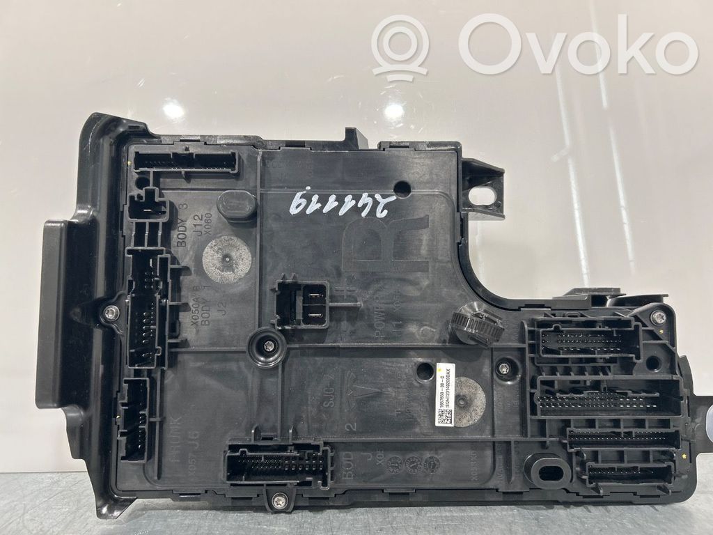 Tesla Model Y Kiti valdymo blokai/ moduliai 