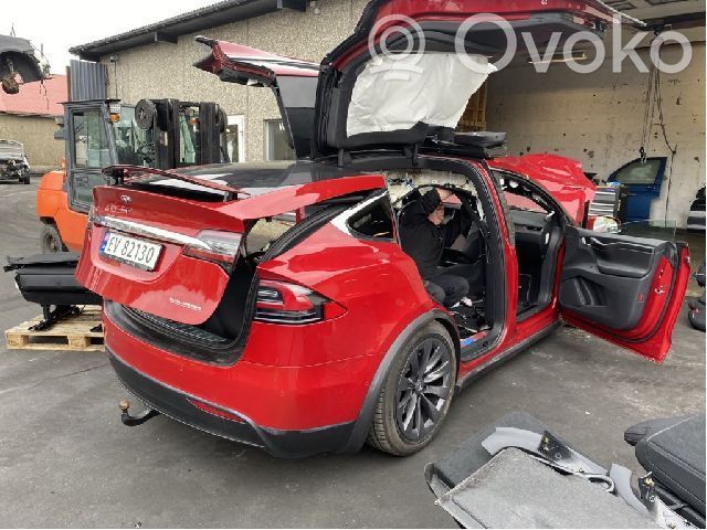 Tesla Model X Puerta trasera 