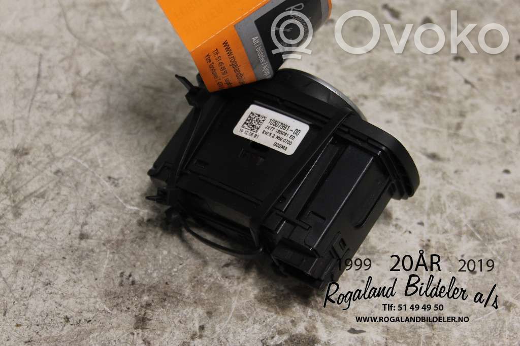 Light switch   2431572,JX7T13D061ED,2431572,JX7T13D061ED