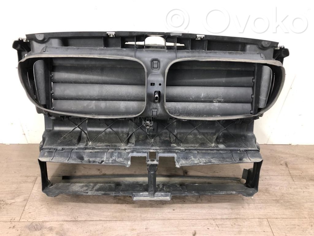 BMW 5 F10 F11 Pas przedni 