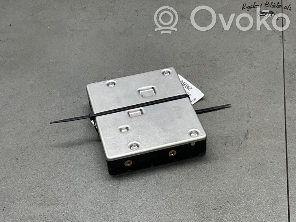 Lexus UX Radio/CD/DVD/GPS head unit 