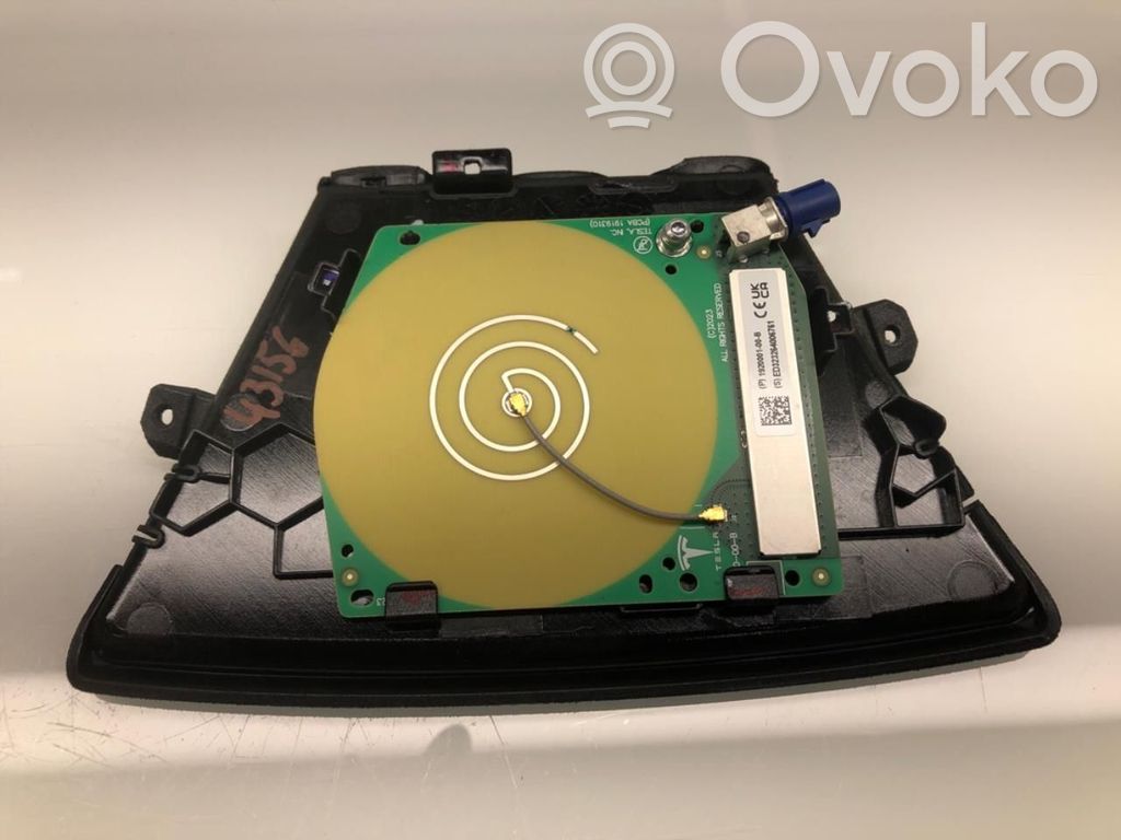 Tesla Model 3 Radio antenna 