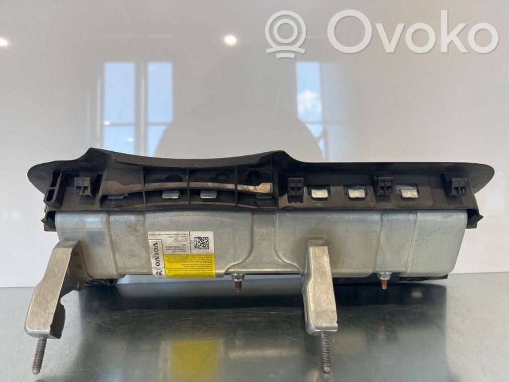 Volvo V40 Polviturvatyyny 