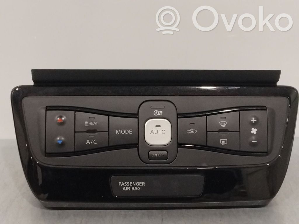 Nissan Leaf II (ZE1) Console centrale, commande chauffage/clim