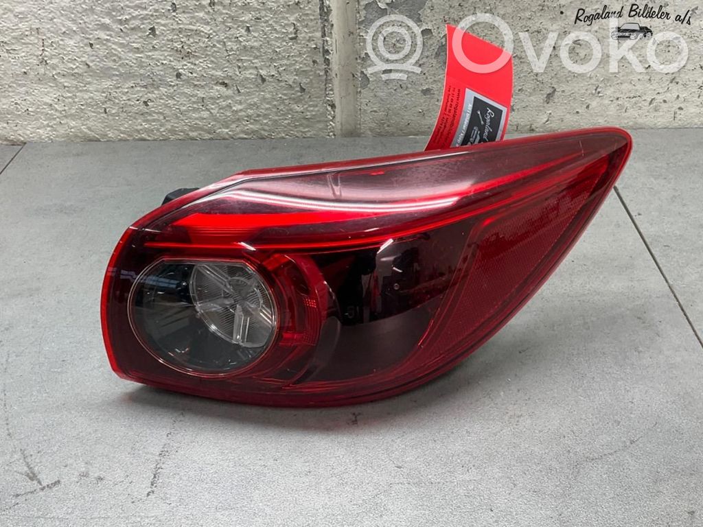 Mazda 3 III Aizmugurējais lukturis virsbūvē 