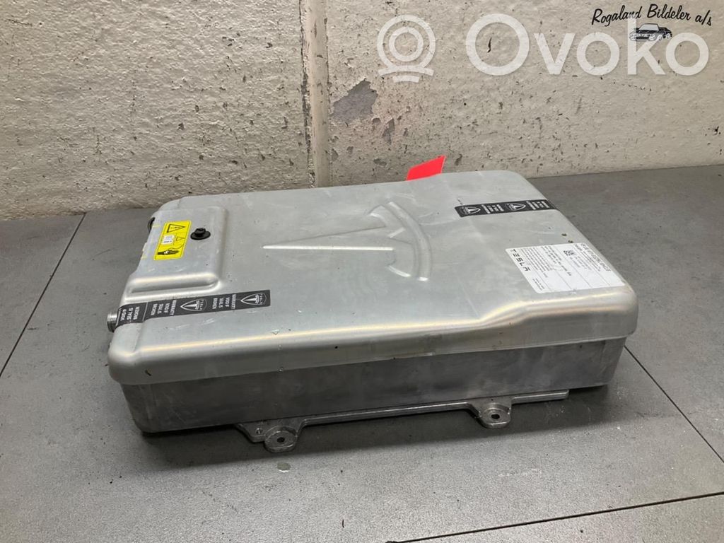 Tesla Model S Încărcător baterie (opțional) 
