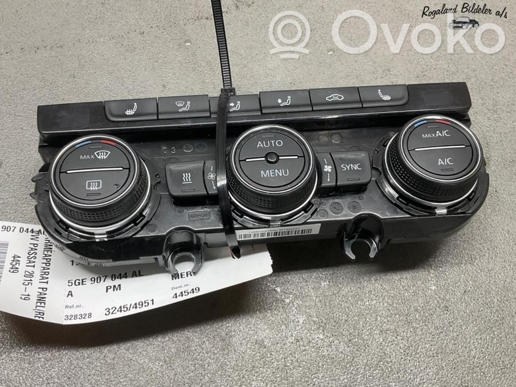 Volkswagen PASSAT B8 Console centrale, commande chauffage/clim