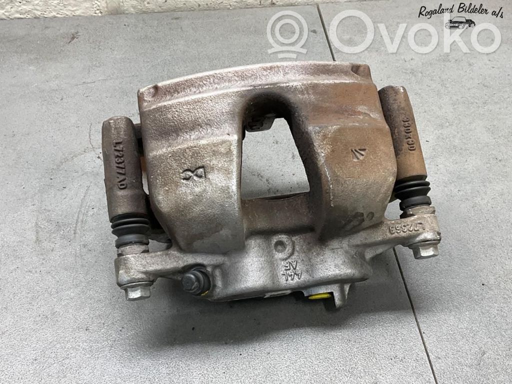 Mercedes-Benz EQB Pinza del freno anteriore