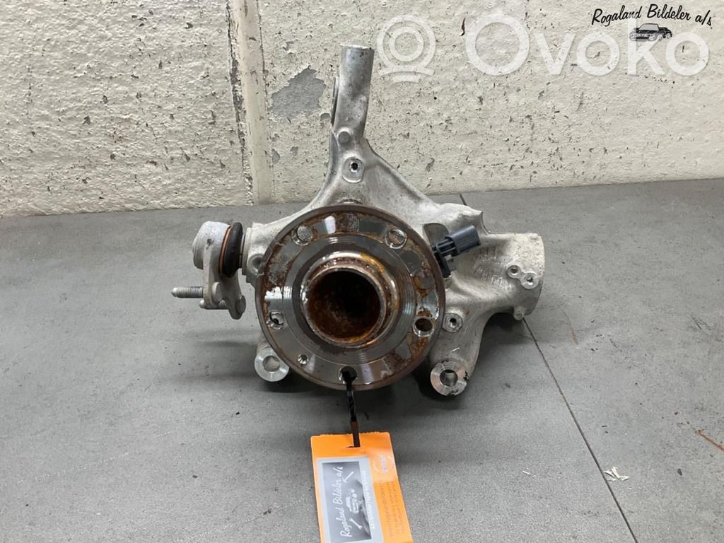 Cupra Born Fuso a snodo con mozzo ruota anteriore