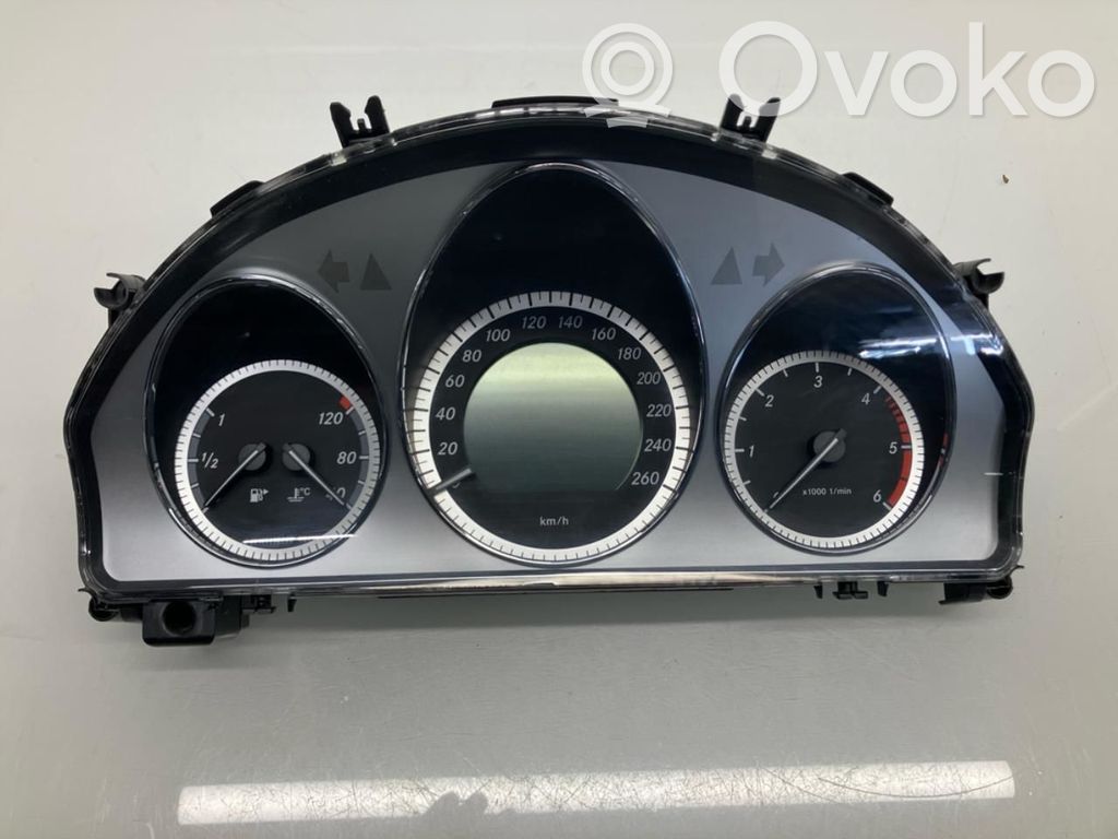 Mercedes-Benz GLK (X204) Vitezometru (grup de instrumente)