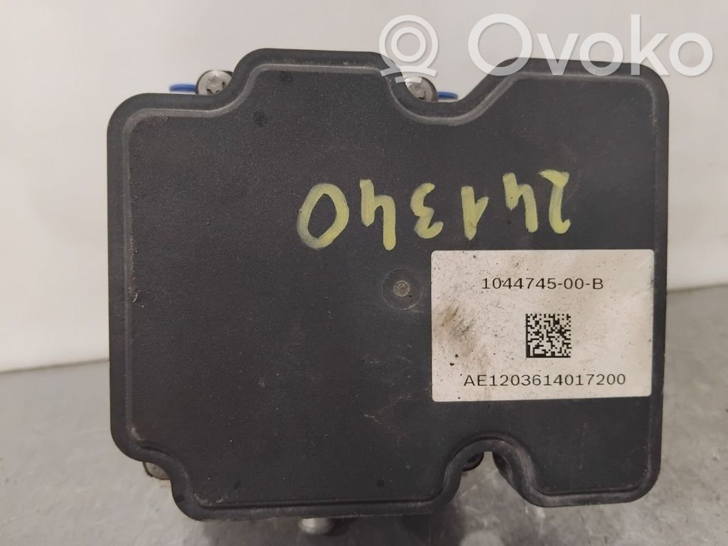Tesla Model 3 Pompa ABS
