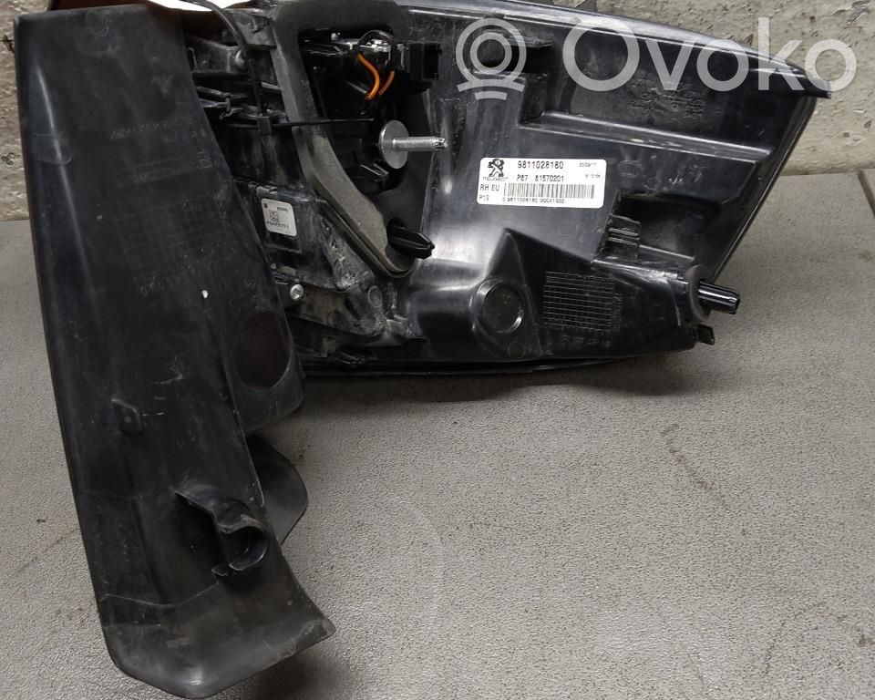 Peugeot 5008 II Rückleuchte Heckleuchte 