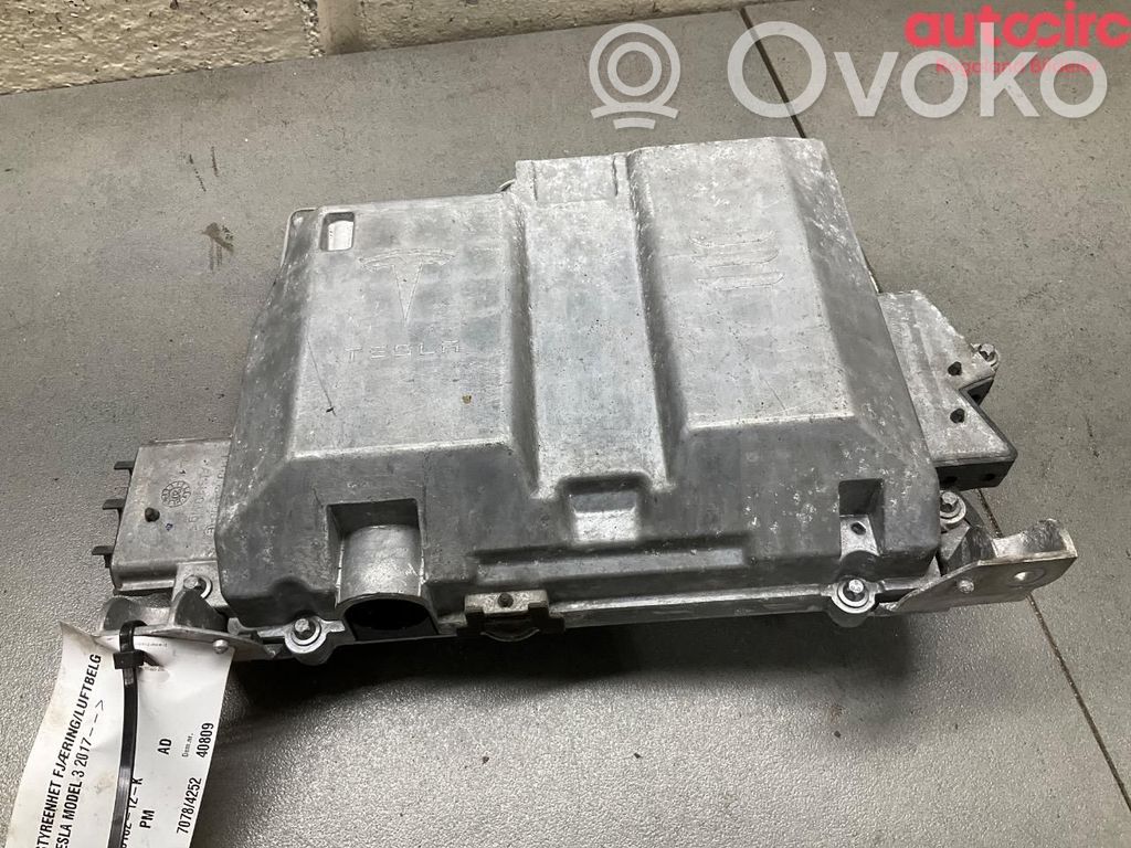 Tesla Model 3 Commande bouton réglage hauteur de caisse suspension 