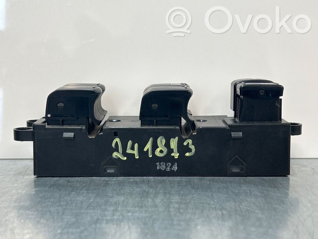 Subaru Forester SH Electric window control switch 
