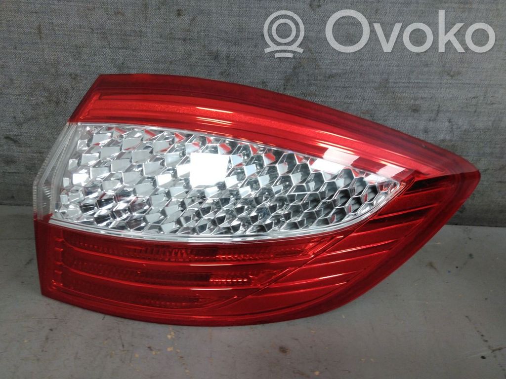 Ford Mondeo MK IV Lampă spate în caroserie 