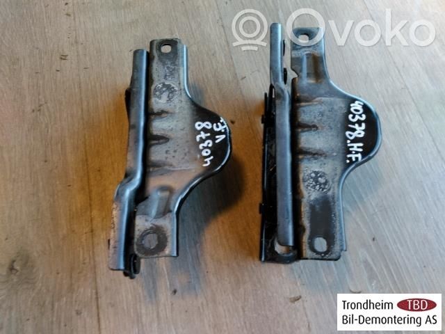 Engine bonnet/hood hinges