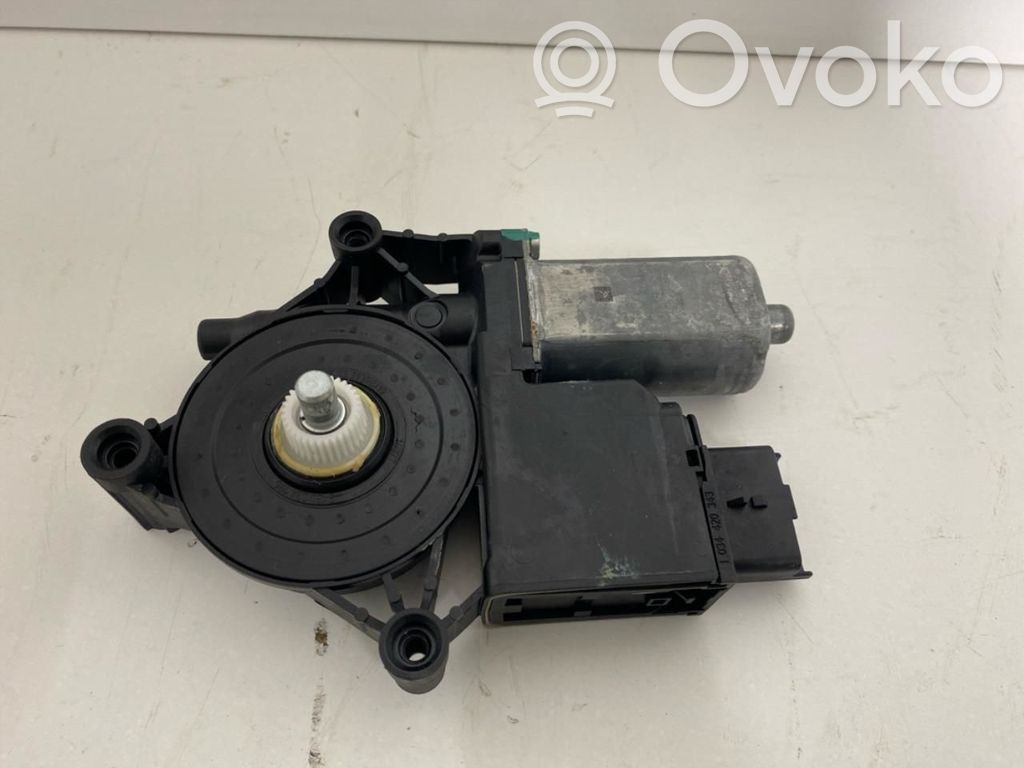 Opel Vivaro Front door window regulator motor 