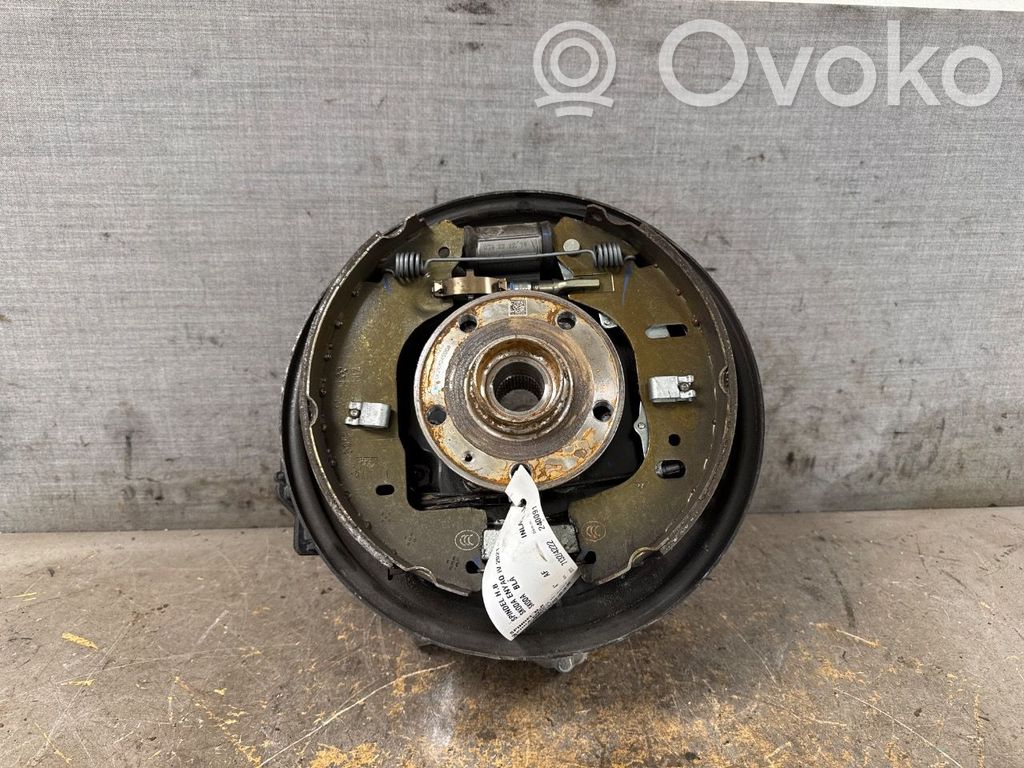 Skoda Enyaq iV Fuso a snodo con mozzo ruota posteriore