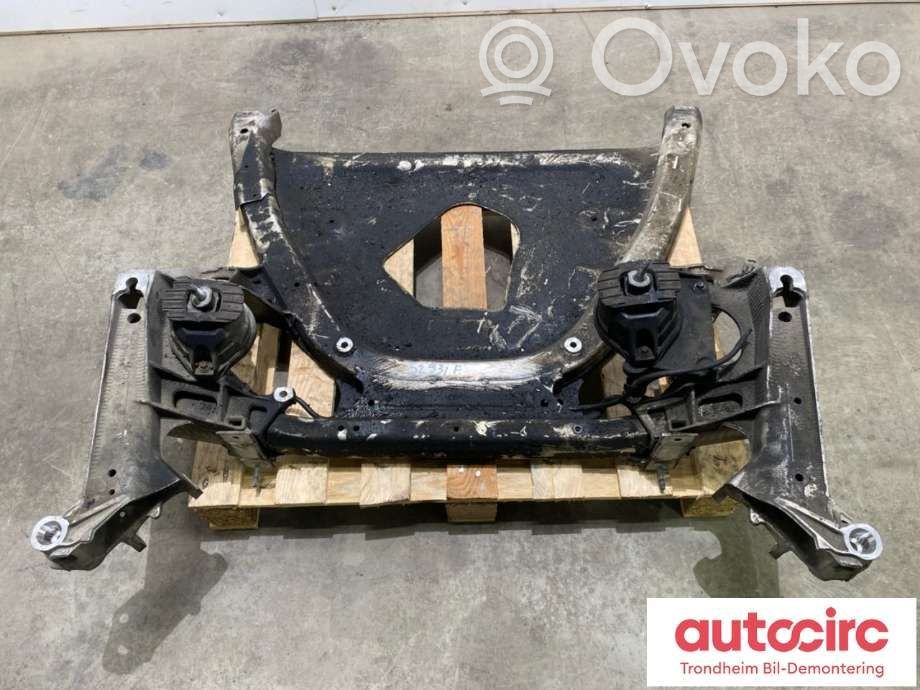 BMW 5 E60 E61 Priekinis traversas 