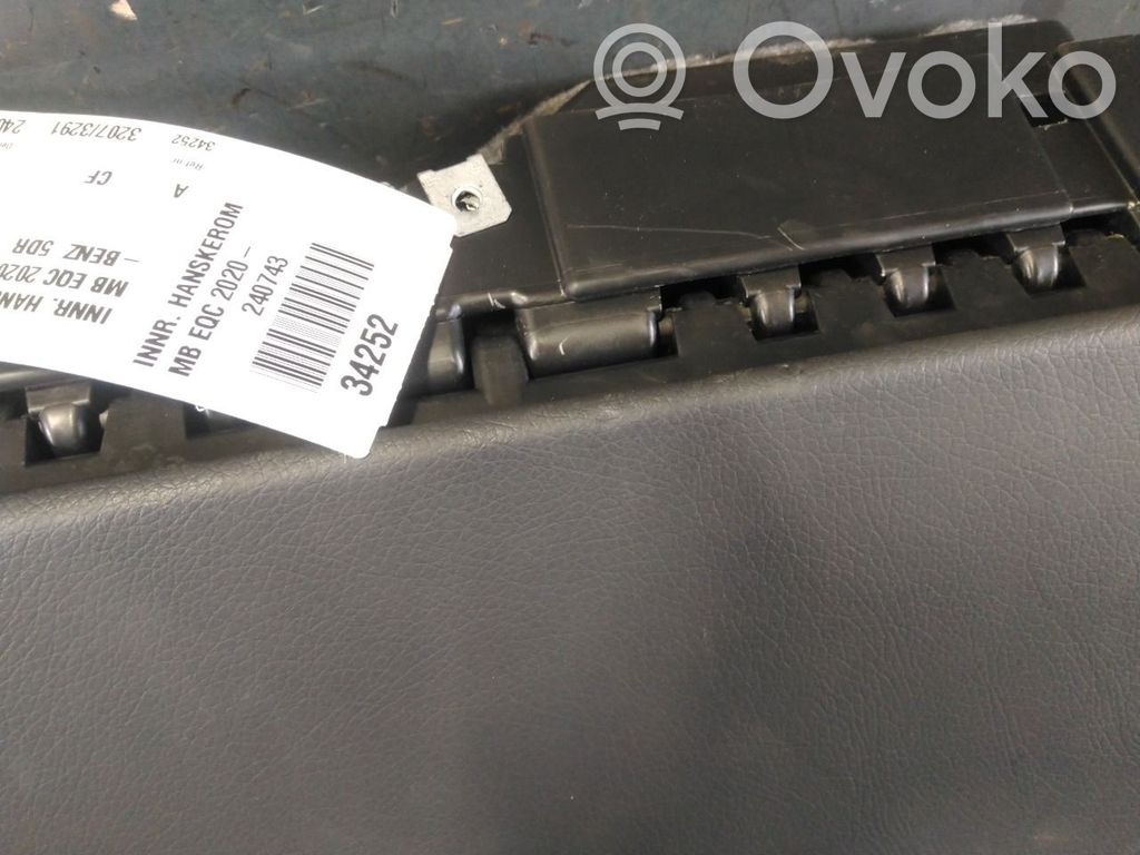 Mercedes-Benz EQC Handschuhfach