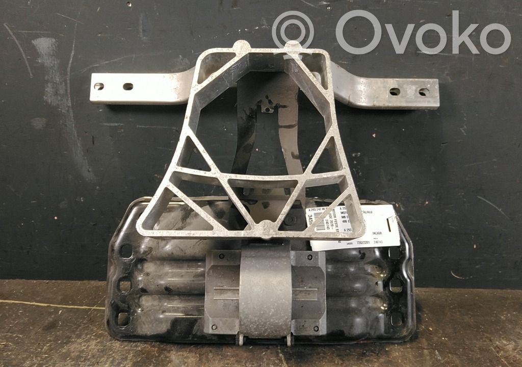 Mercedes-Benz EQC Wspornik / Mocowanie silnika 
