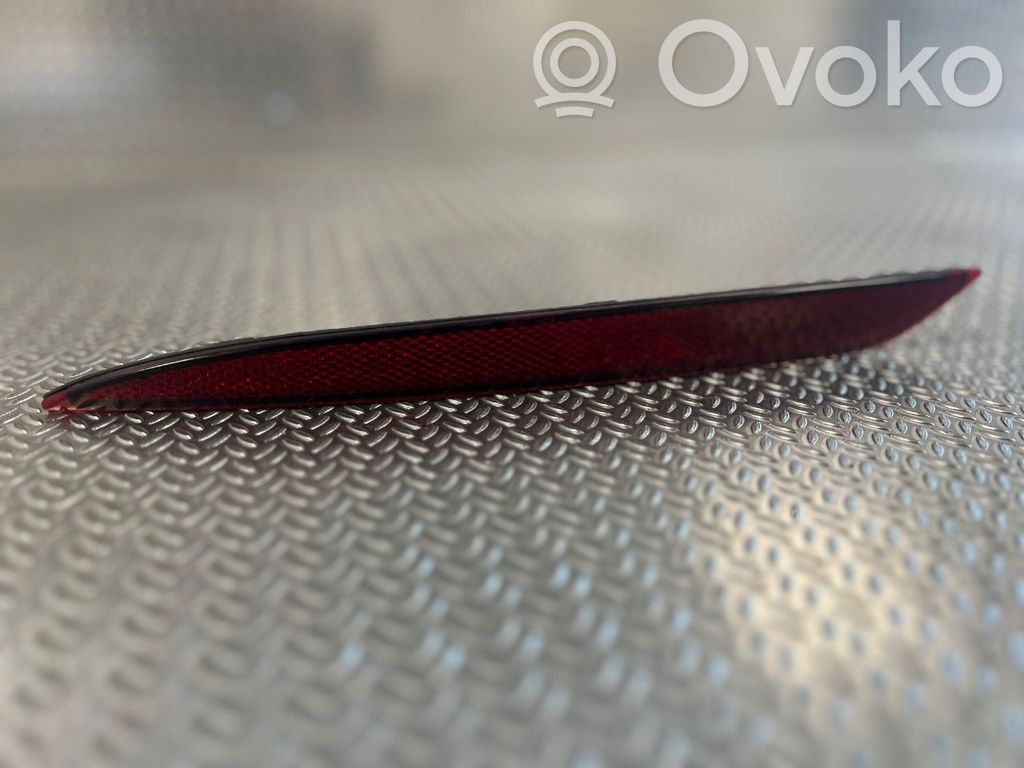 Tesla Model S Takaluukun koristelista 