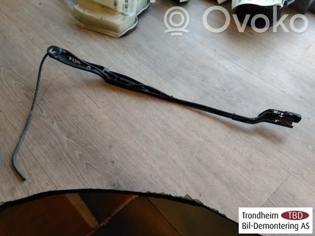 Tesla Model 3 Wischerarm vorne 
