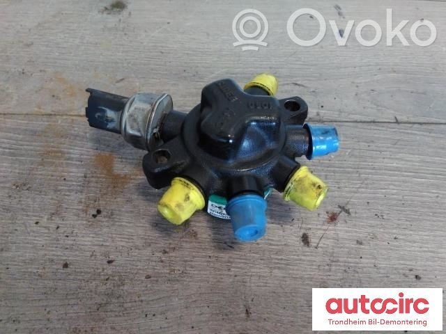 Nissan Note (E11) Polttoaineen jakaja 