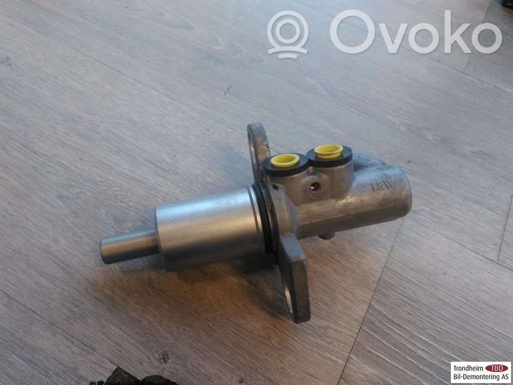 Audi A4 S4 B6 8E 8H Pääjarrusylinteri 