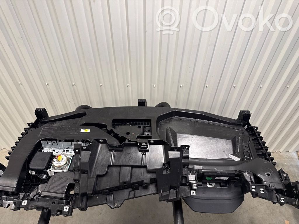 Audi Q4 e-tron Panelis 