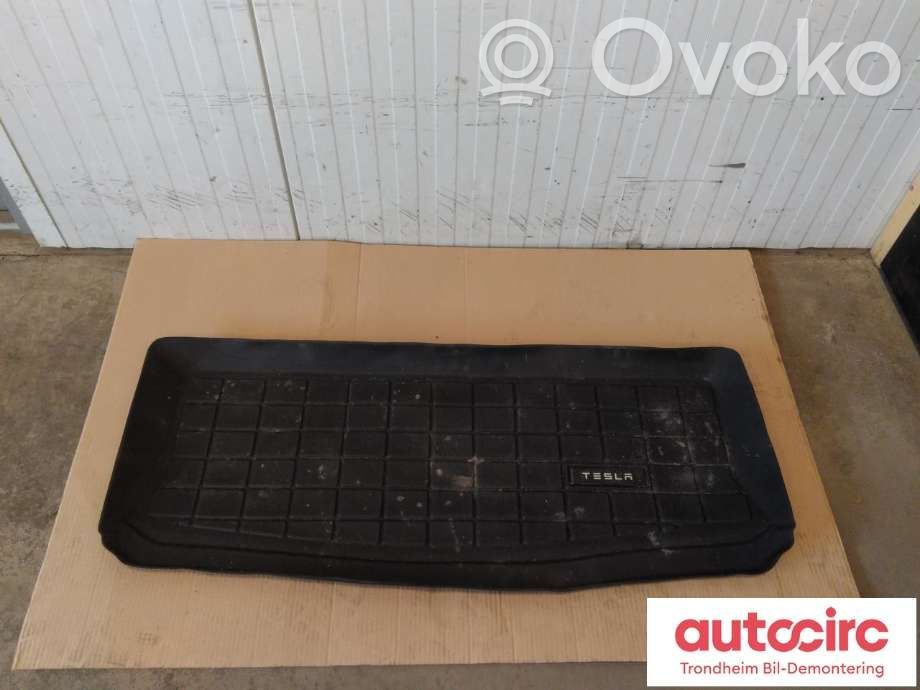 Tesla Model S Bagažinės grindys 