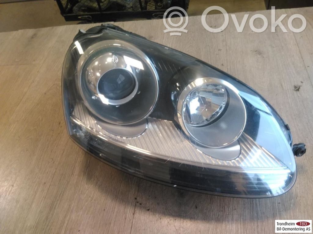 Volkswagen Jetta V Lampa przednia 