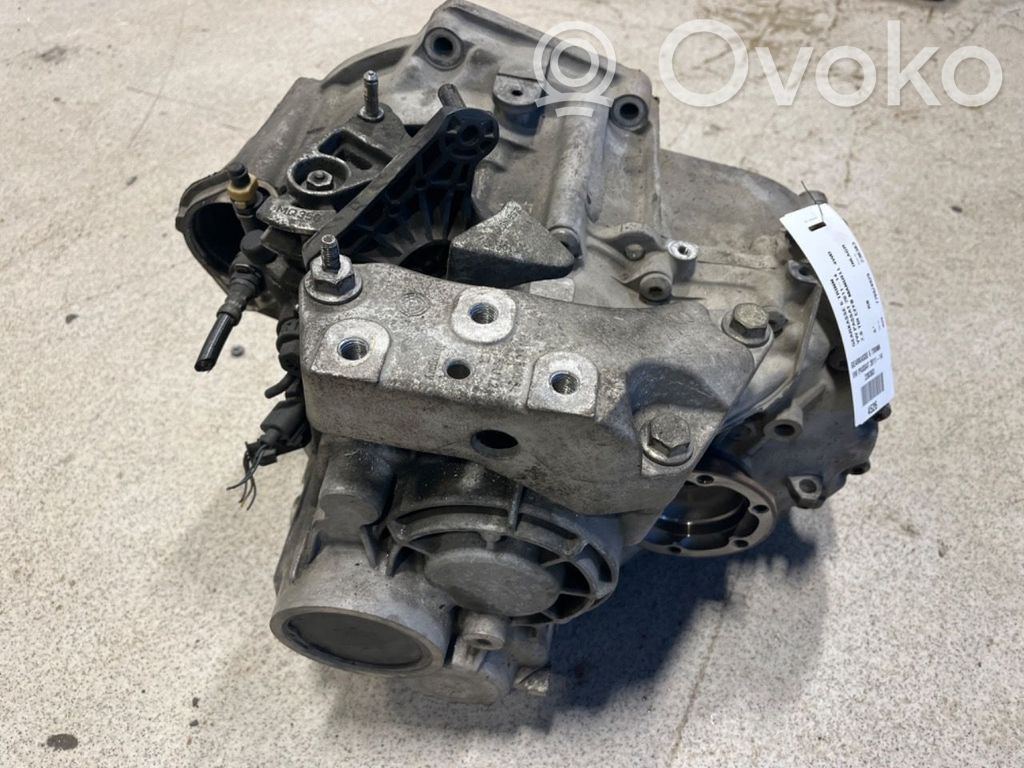 Volkswagen PASSAT B7 Manualna 6-biegowa skrzynia biegów 
