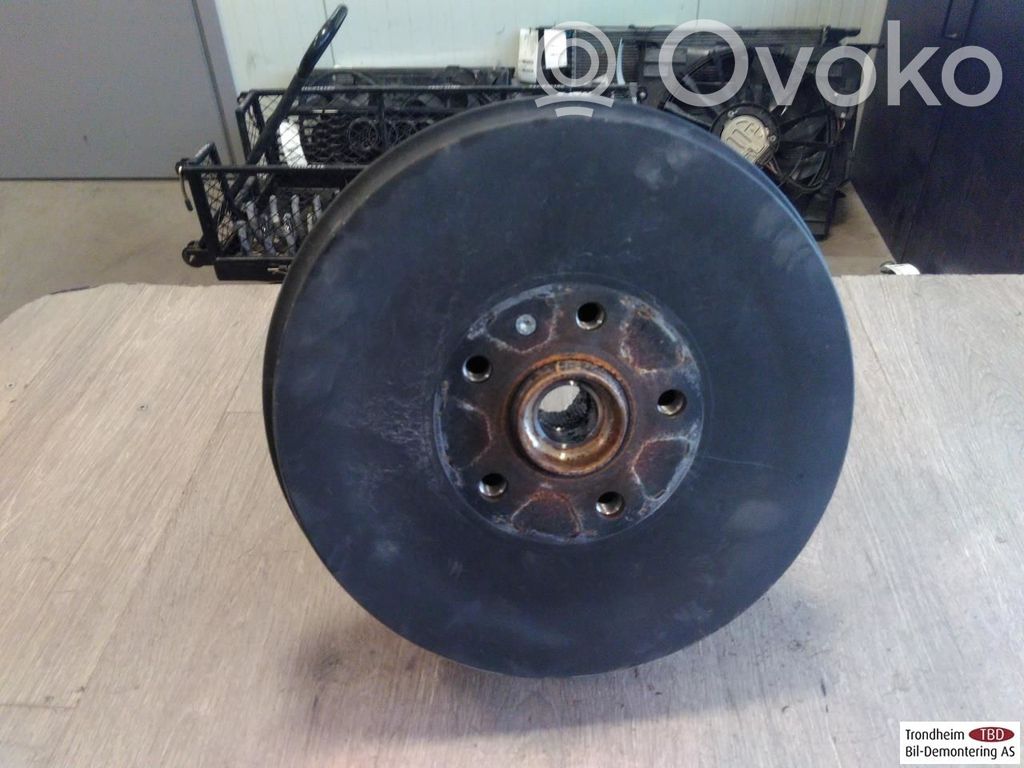 Skoda Enyaq iV Fuso a snodo con mozzo ruota posteriore