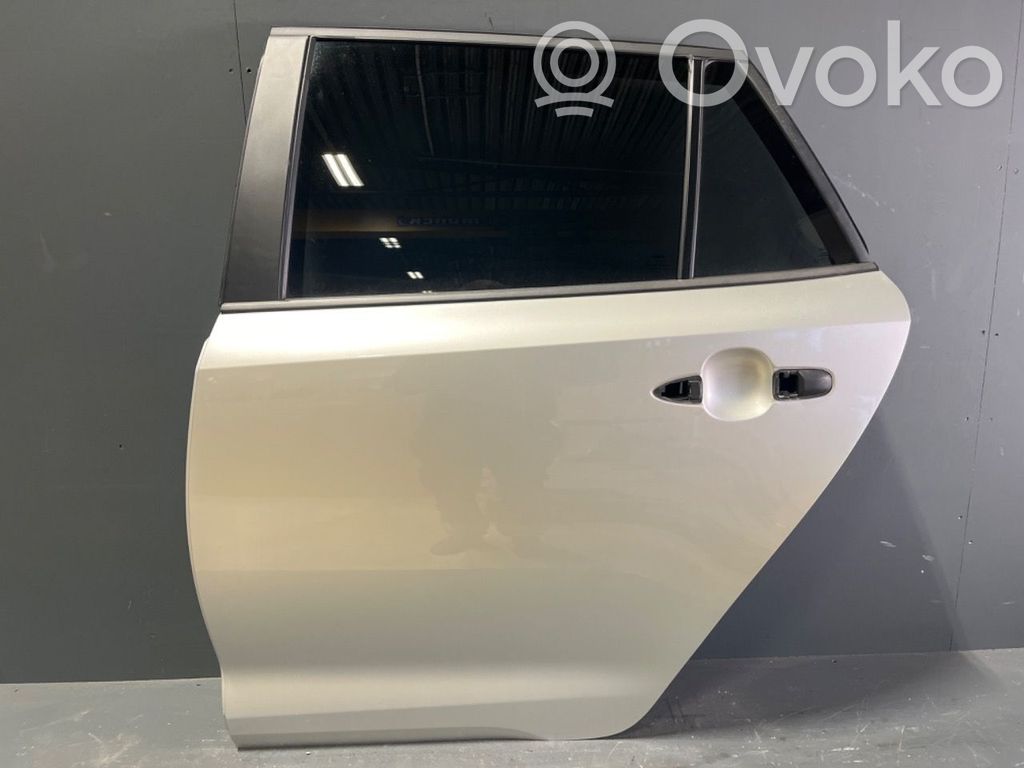 Toyota Corolla E210 E21 Aizmugurējās durvis 