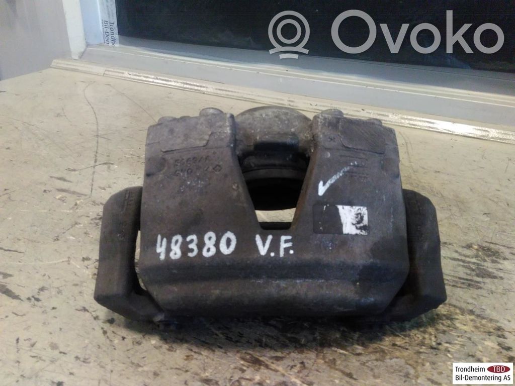Audi A7 S7 4G Zacisk hamulcowy przedni 
