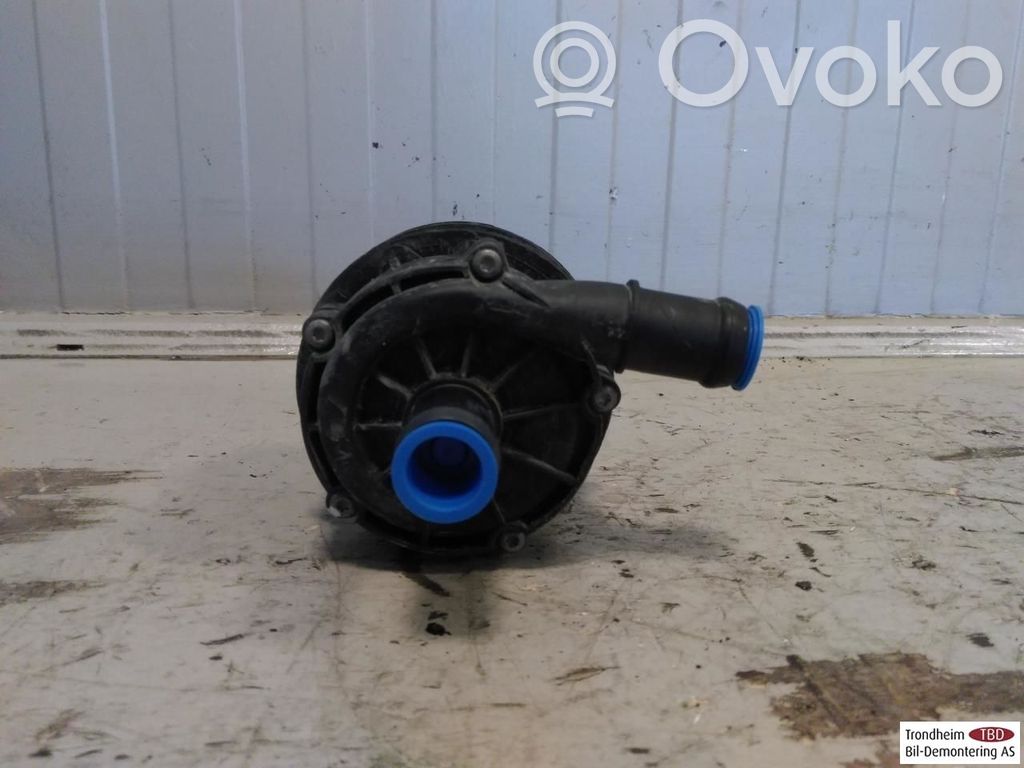 XPeng P7 Bomba de agua 