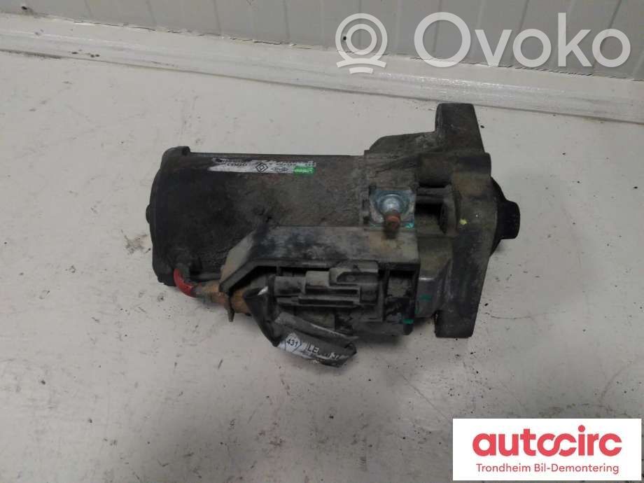 Opel Vivaro Стартер 