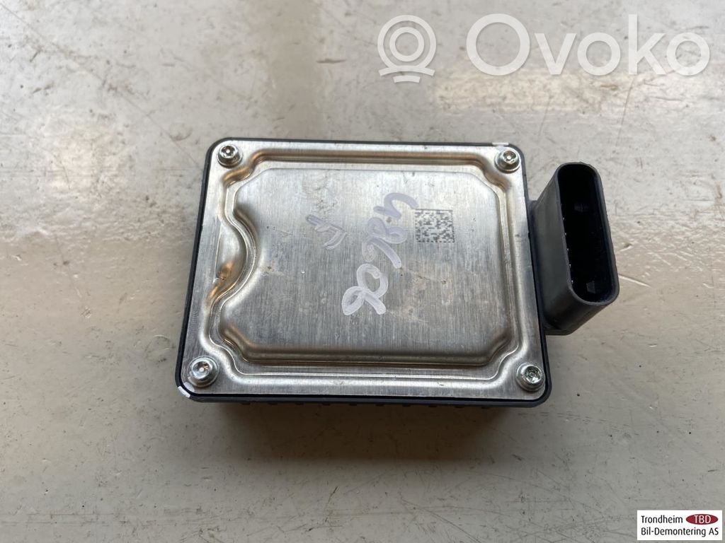 Tesla Model 3 Senzor radar distronic 