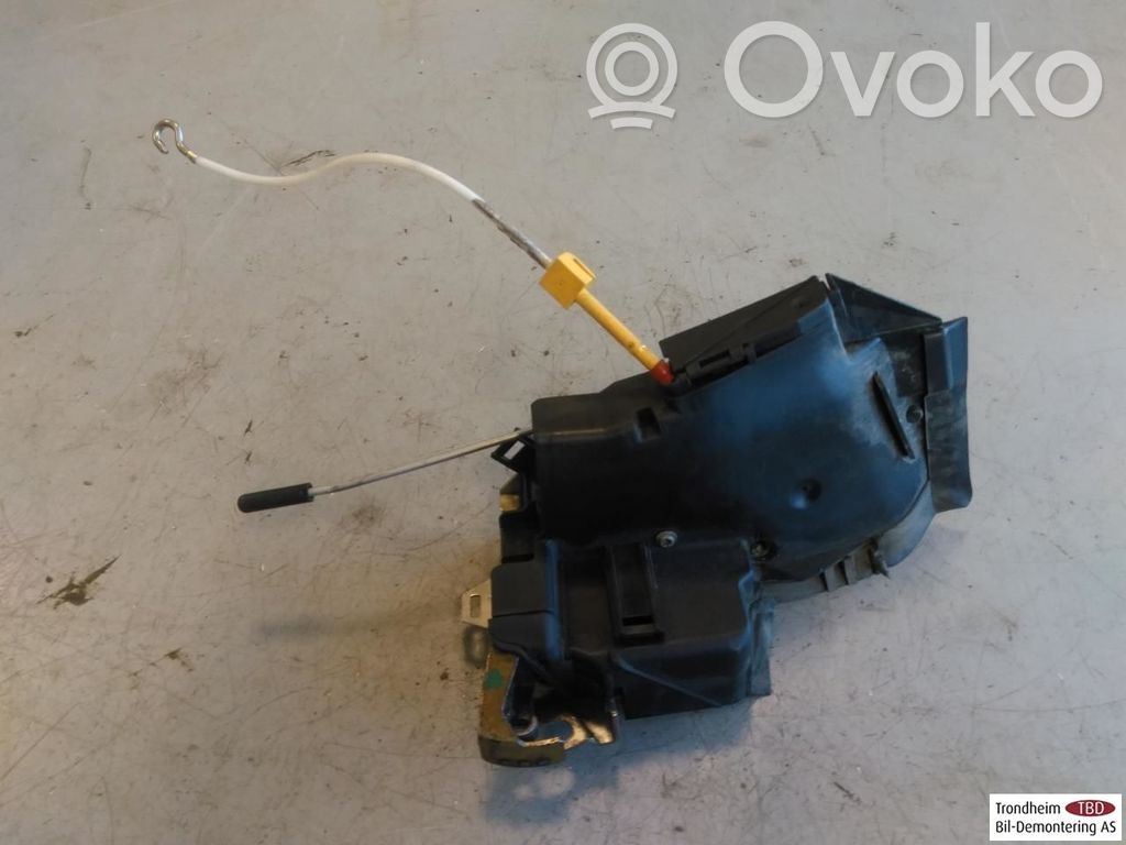BMW 5 E39 Priekšpusē slēdzene 