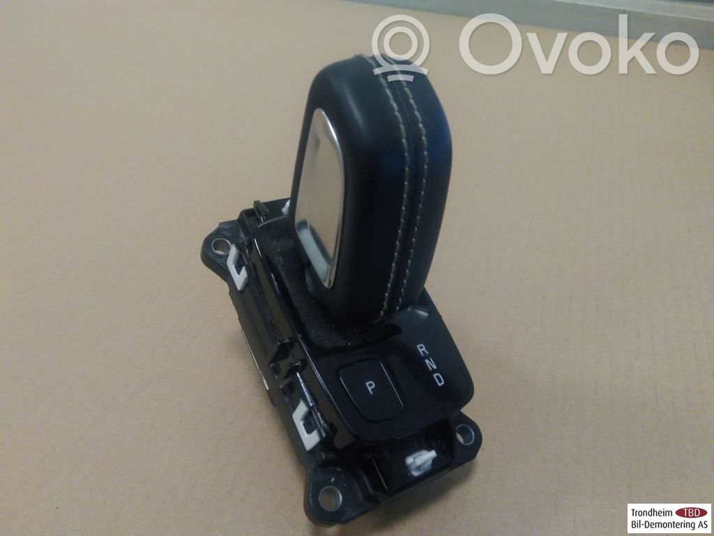 Volvo XC40 Wybierak biegów 