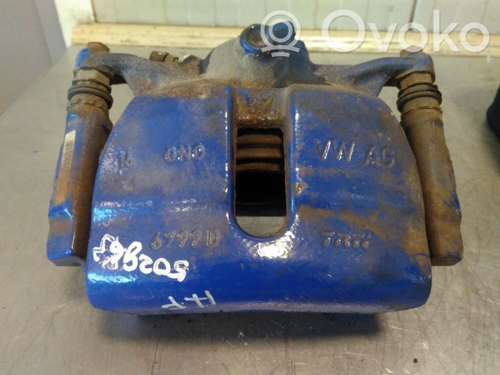 Volkswagen PASSAT B8 Zacisk hamulcowy przedni 