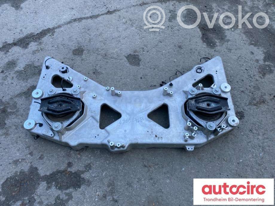 Engine mount bracket   31686305,32388370,31686305,32388370