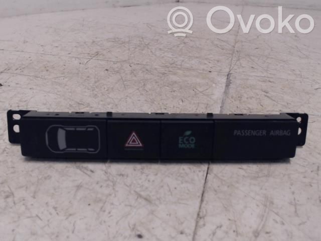 Mitsubishi Outlander Botón interruptor de luz de peligro 