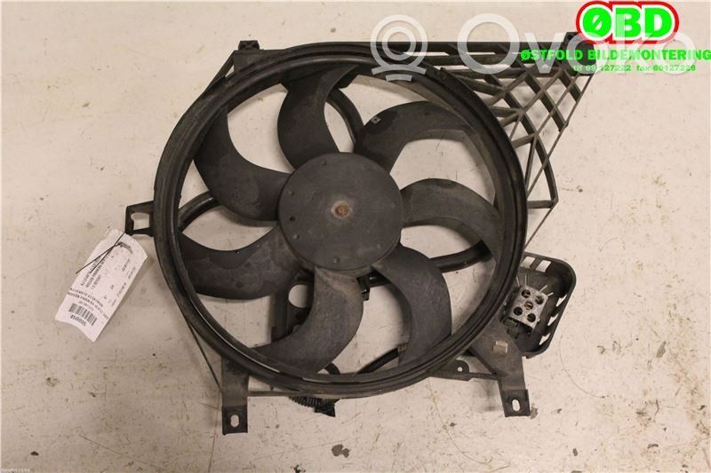 Nissan Primera Radiator cooling fan shroud 