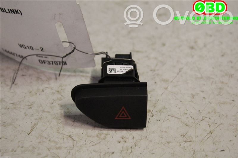 Dacia Duster Hazard light switch 