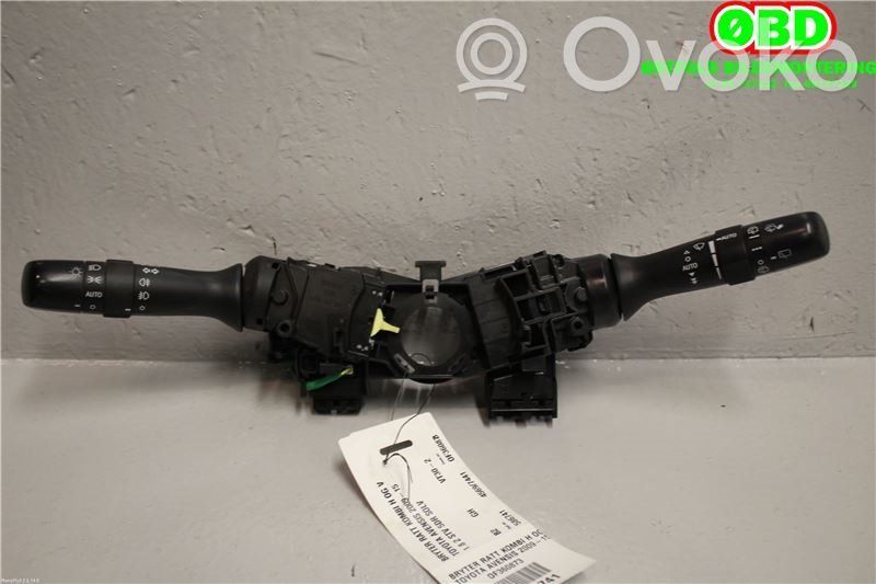 Toyota Avensis T270 Comutator/buton multifuncțional 