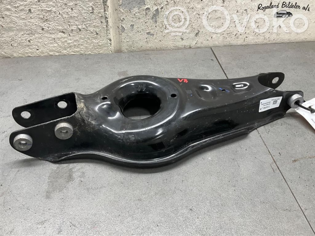 Tesla Model Y Рычаг 